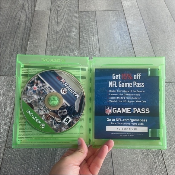 Xbox One NFL Madden 2017 Video Game. - Picture 4 of 4
